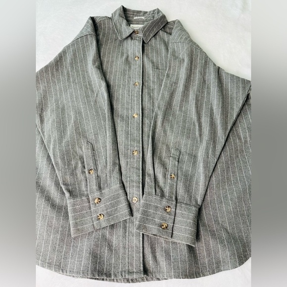 Abercrombie & Fitch Oversized Gray Striped Button-Up Shirt Size Large - Picture 4 of 7